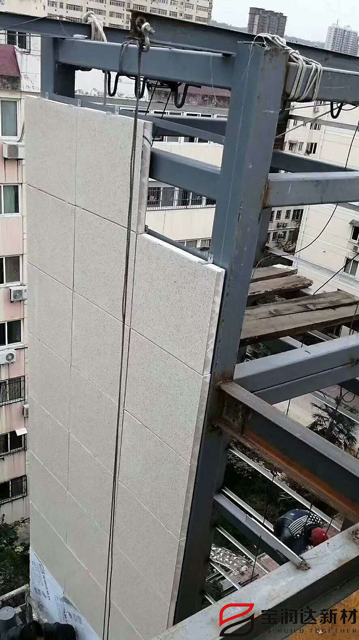 小區(qū)加裝電梯安裝寶潤達仿石保溫裝飾一體板
