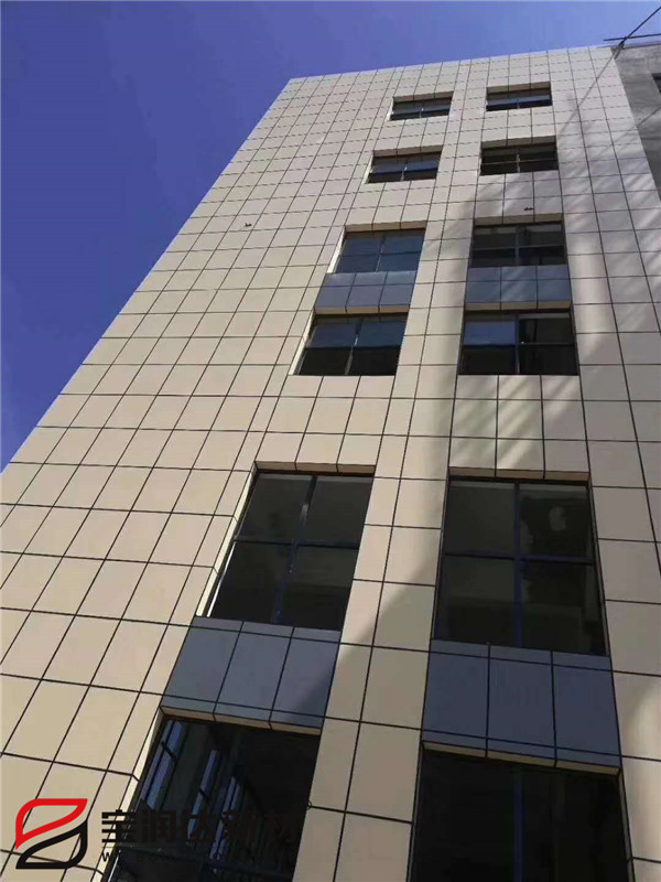 【實(shí)景呈現(xiàn)】寶潤達(dá)外墻保溫一體板應(yīng)用武漢變電站項(xiàng)目