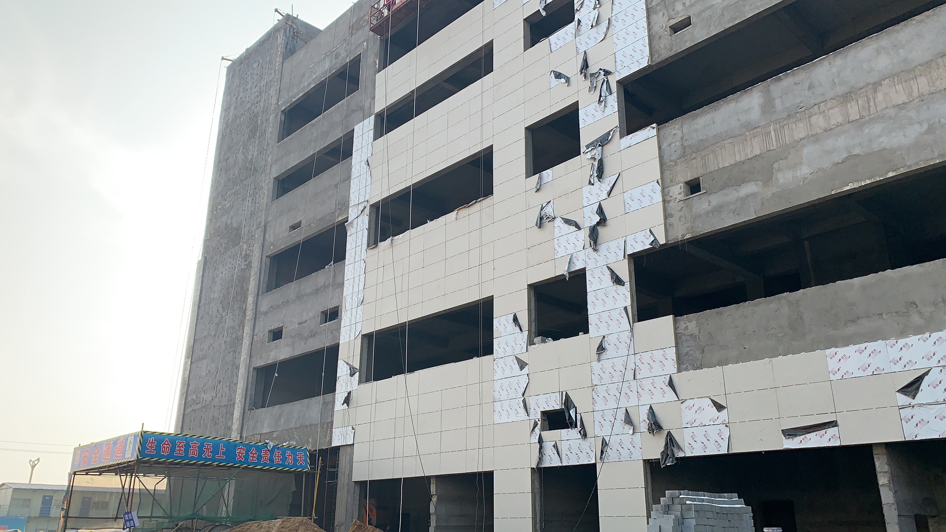 工程案例｜寶潤達(dá)外墻保溫一體板應(yīng)用商丘人民醫(yī)院項(xiàng)目
