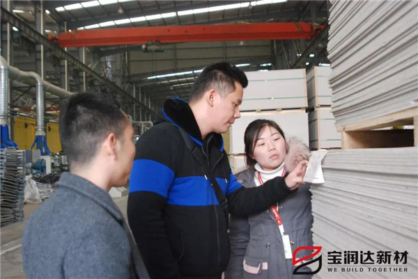 品質(zhì)保證！美國客戶采購商Patrick先生來訪寶潤達(dá)考察驗(yàn)貨