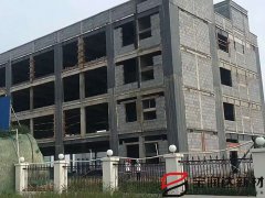 鋼結(jié)構(gòu)框架打釘安裝9公分巖棉保溫一體板