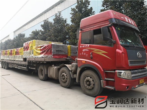 寶潤(rùn)達(dá)巖棉一體板裝車發(fā)貨