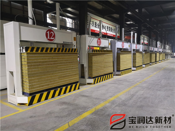 寶潤(rùn)達(dá)巖棉一體板冷壓